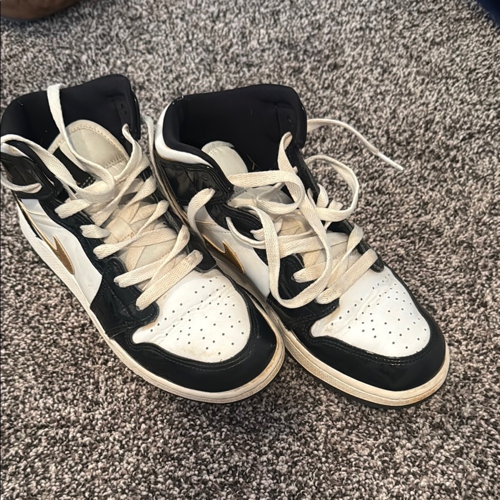 Nike Air Jordans Black and White High-Top